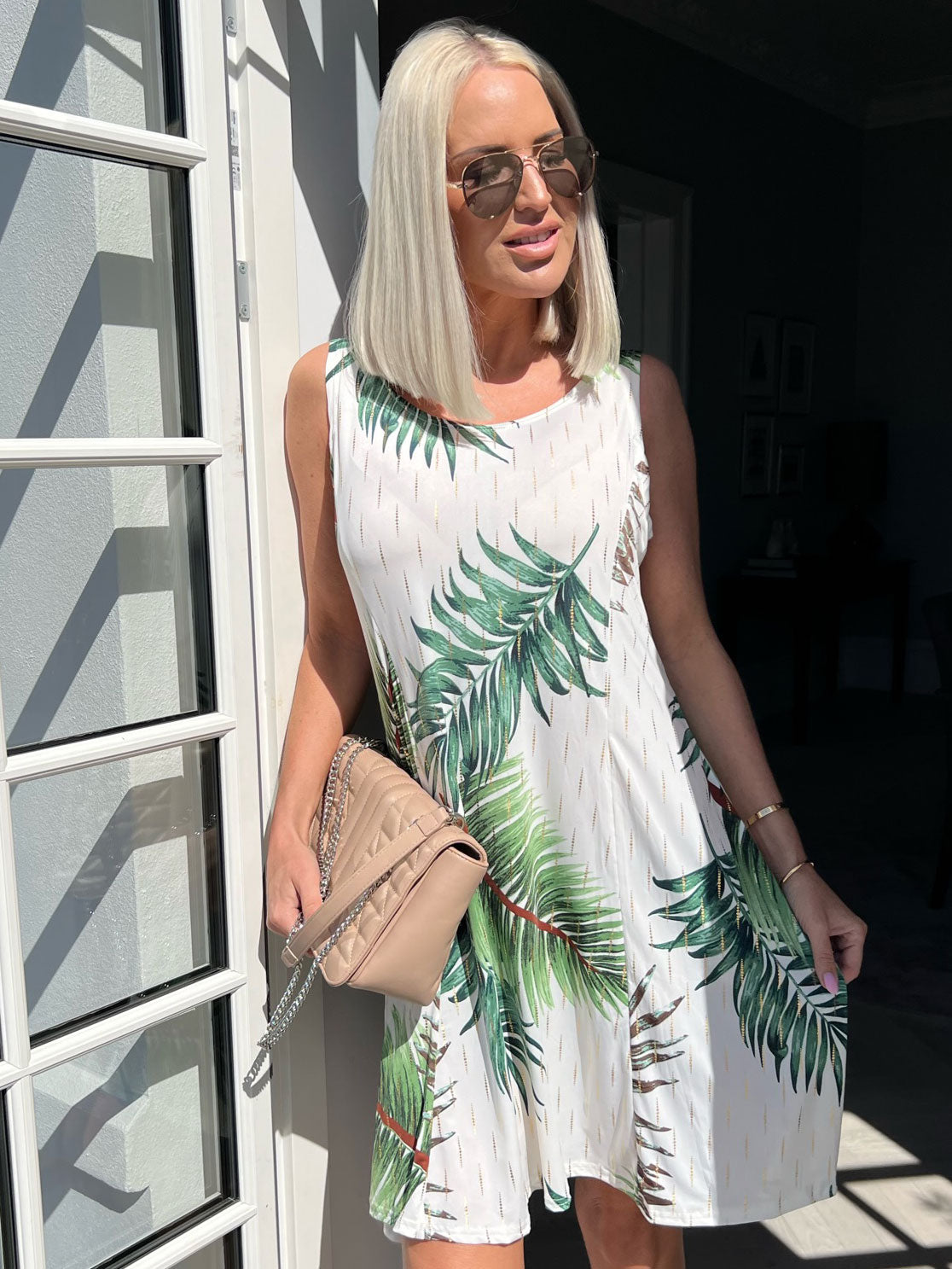 Maj Palm - Sød elastisk sommerkjole med palmemønster